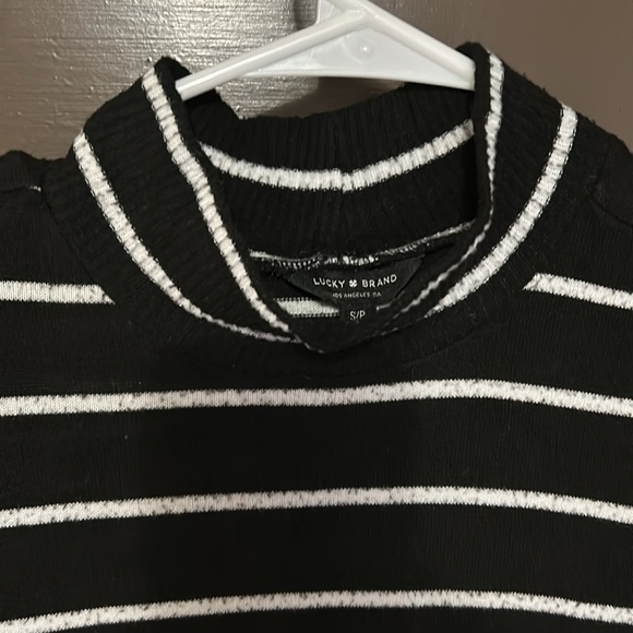 Lucky Brand sweater; small 🍀 - Picture 2 of 4